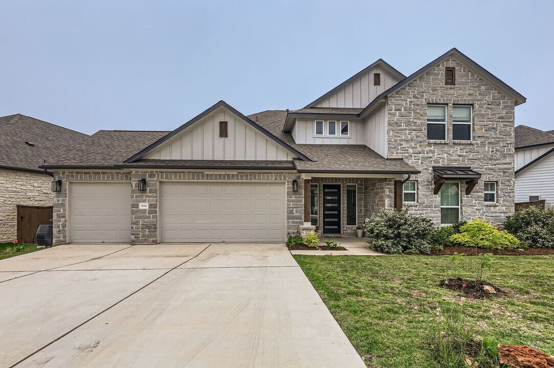 542 Round Vly Trl in Liberty Hill, TX - Building Photo