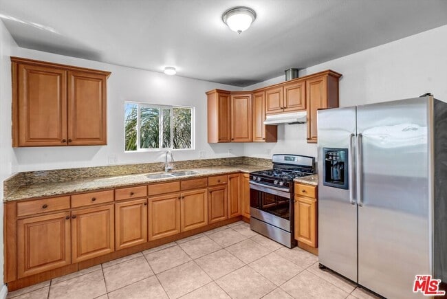 property at 5319 1/2 Normandie Ave