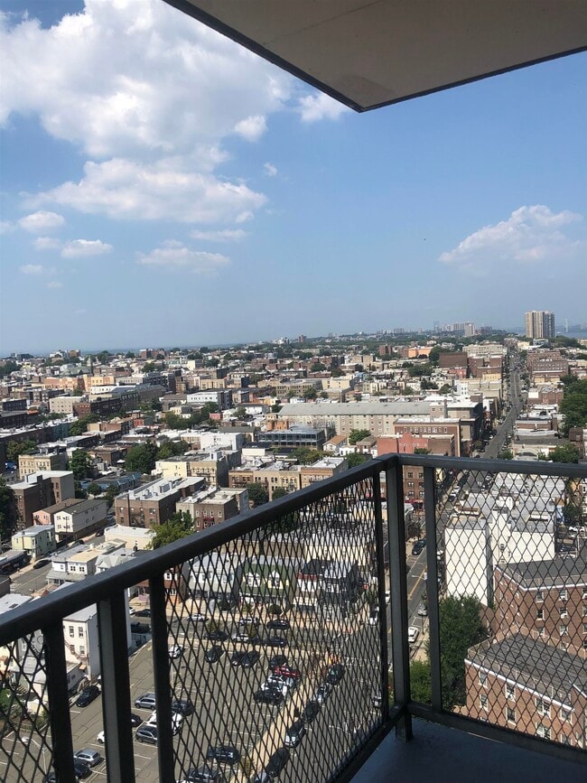 5701 JFK Blvd E in West New York, NJ - Building Photo - Building Photo