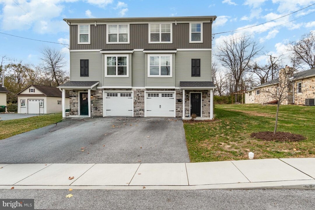 1134 Franklin St in Carlisle, PA - Building Photo