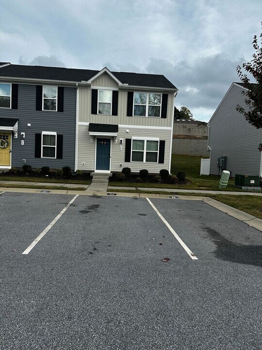 24 Tidworth Dr in Greer, SC - Foto de edificio
