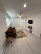 324 Clearwater Ave in Polk City, FL - Foto de edificio - Building Photo