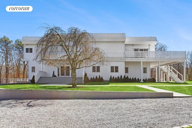 198 2 Holes Water Rd in East Hampton, NY - Building Photo - Building Photo