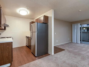 Park Club Apartments in Rohnert Park, CA - Building Photo - Building Photo