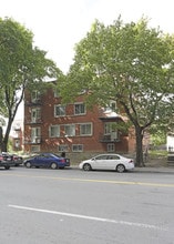 6525 W Sherbrooke Rue O in Montréal, QC - Building Photo - Primary Photo