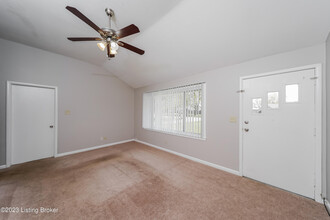 9408 Ponder Ln in Louisville, KY - Building Photo - Building Photo