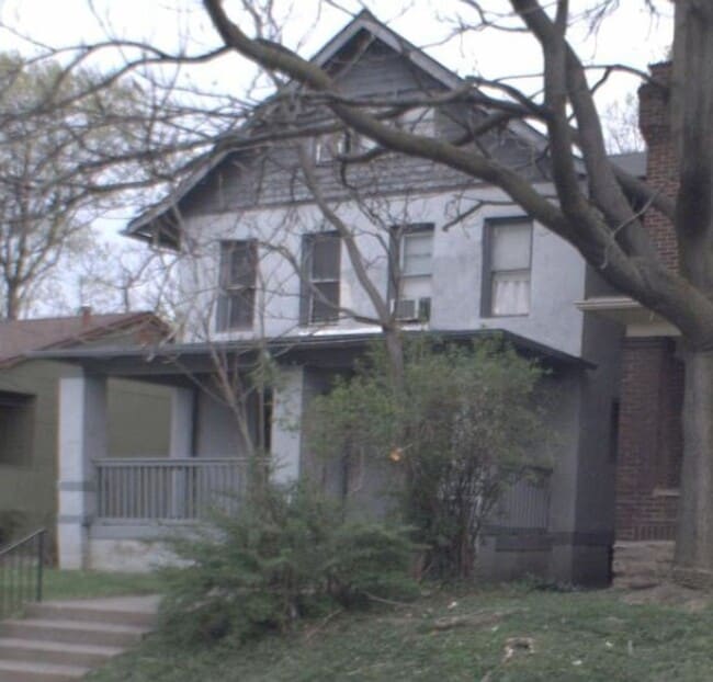 property at 318 E 20th Ave