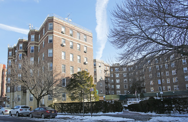 8801 Shore Rd in Brooklyn, NY - Foto de edificio - Building Photo