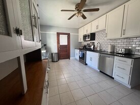 821 E Pearson St, Unit 821 in Milwaukee, WI - Building Photo