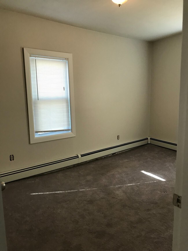 145 Archambault Ave-Unit -Unit 1 in West Warwick, RI - Building Photo - Building Photo