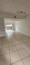 5245 NW 112th Ave in Doral, FL - Building Photo - Building Photo