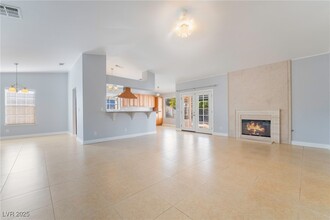 741 Autumn Moon Dr in Las Vegas, NV - Building Photo - Building Photo