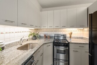 29 Concord Ave, Unit 606 in Cambridge, MA - Foto de edificio - Building Photo
