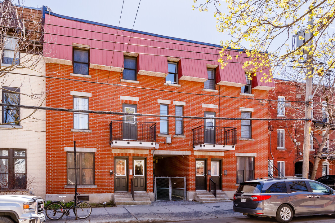 2536 Saint-Charles St in Montréal, QC - Building Photo