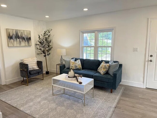 1338 Meriline St in Cuyahoga Falls, OH - Foto de edificio - Building Photo