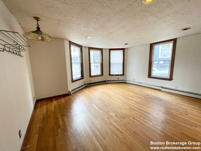 5 Oswald St, Unit 1 in Boston, MA - Building Photo - Building Photo