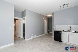 10106-1085A 85 A St in Grande Prairie, AB - Building Photo - Building Photo