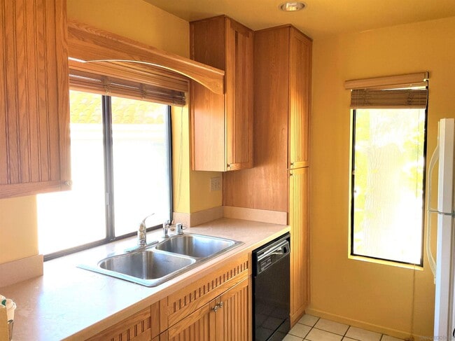 8439 Westmore Rd in San Diego, CA - Building Photo - Building Photo