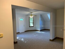 805 E Monroe St, Unit Apartment B in Bloomington, IL - Building Photo