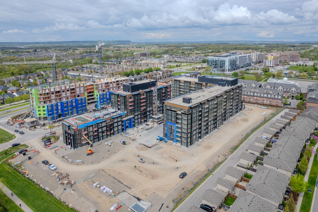 Nuvo Condos in Oakville, ON - Building Photo