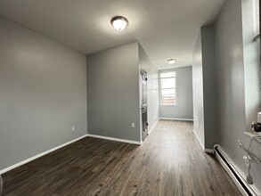 341 Central Ave, Unit 2C in Jersey City, NJ - Building Photo - Building Photo