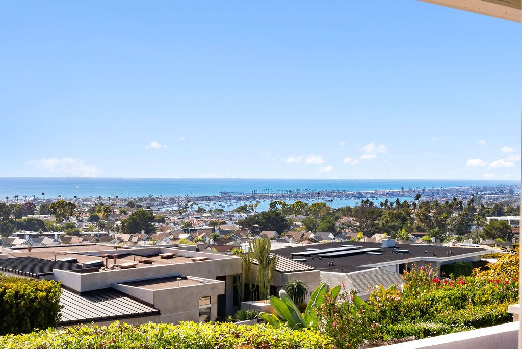 2719 Setting Sun Dr in Newport Beach, CA - Building Photo