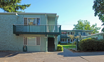 Andrew Barrett Apartments in Tacoma, WA - Building Photo - Building Photo