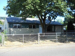 9336 SE Fuller Rd in Happy Valley, OR - Building Photo - Building Photo