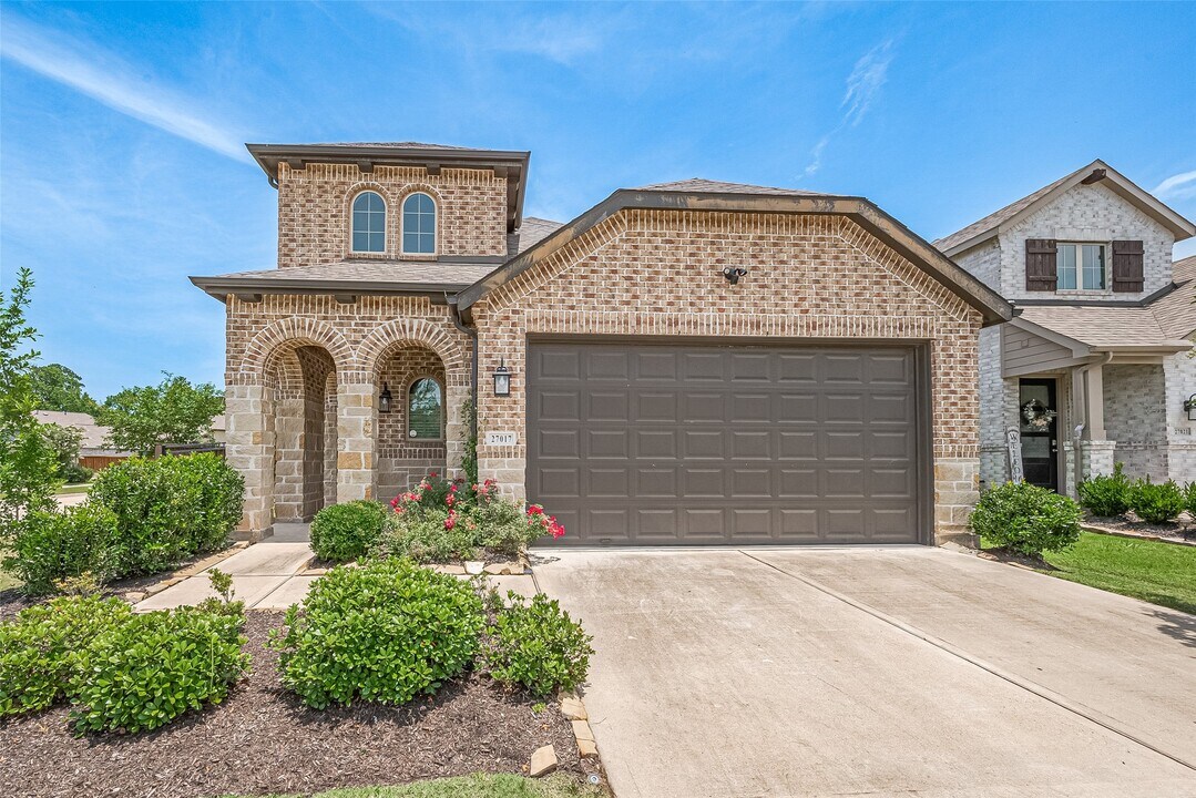 27017 Strake Ln in Magnolia, TX - Building Photo