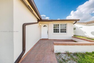2348 SW 138th Pl in Miami, FL - Foto de edificio - Building Photo