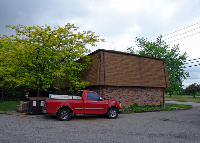 Cascades Studio in Fairborn, OH - Foto de edificio - Building Photo