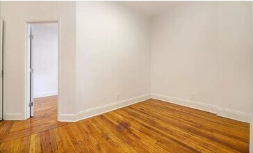 301 E 53rd St in New York, NY - Foto de edificio - Building Photo