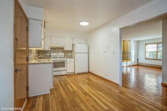 1022 Arnold Ct in Des Plaines, IL - Building Photo - Building Photo