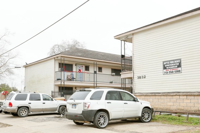 Mainer Village Apartments in Houston, TX - Foto de edificio - Building Photo