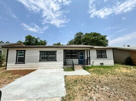 2608 43rd St in Lubbock, TX - Building Photo