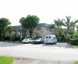 Sunset Apartments in Sunrise, FL - Building Photo - Building Photo