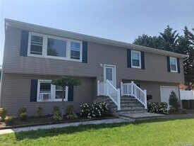 36 Cullen Ave in Islip, NY - Building Photo