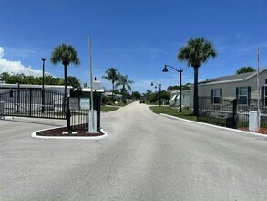 7199 42nd Terrace N in Riviera Beach, FL - Building Photo - Building Photo