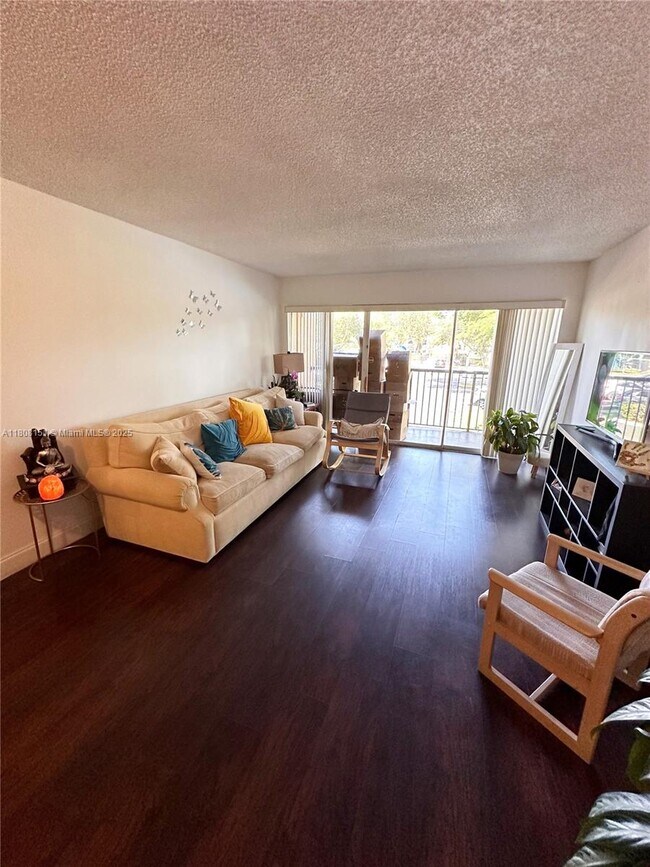 8801 Wiles Rd in Coral Springs, FL - Building Photo - Building Photo