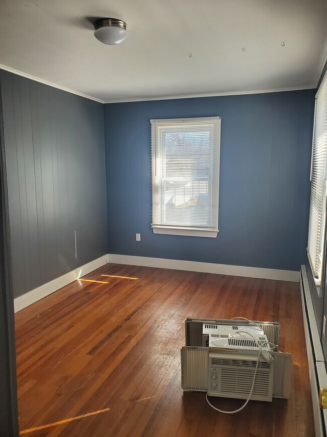 88 Oak St in Westerly, RI - Foto de edificio - Building Photo