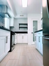 5700 Vanalden Ave, Unit A in Tarzana, CA - Building Photo - Building Photo