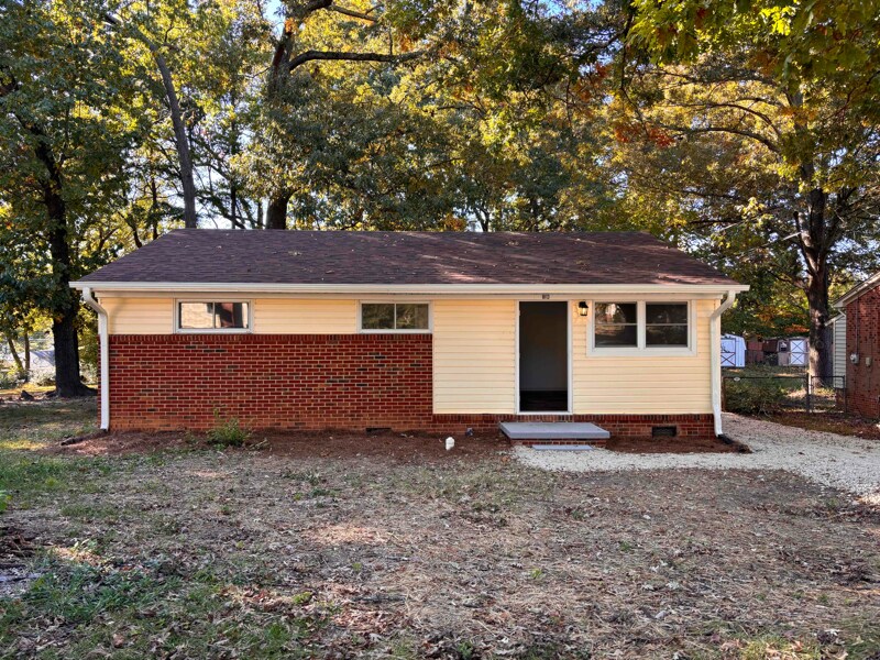 1813 Blain St in High Point, NC - Foto de edificio