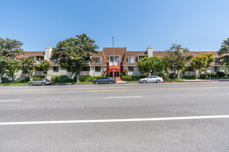 14315 Riverside Dr in Sherman Oaks, CA - Building Photo - Building Photo