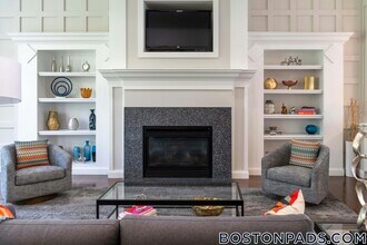 10 Primrose Way in Haverhill, MA - Foto de edificio - Building Photo