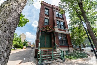 1101 N Marshfield Ave, Unit # 02R in Chicago, IL - Building Photo - Building Photo