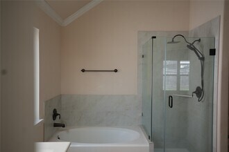 1710 Thornhampton Ct in Houston, TX - Building Photo - Building Photo