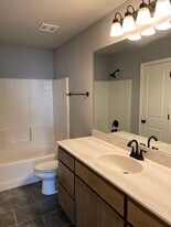 11521 SW 8th Cir in Yukon, OK - Building Photo