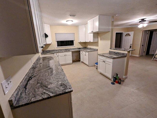 9009 S Zanmar Dr in Floral City, FL - Building Photo - Building Photo