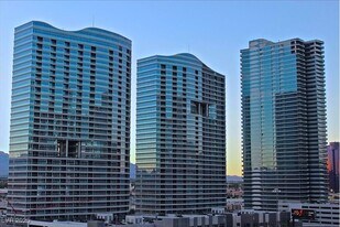 4525 Dean Martin Dr in Las Vegas, NV - Building Photo