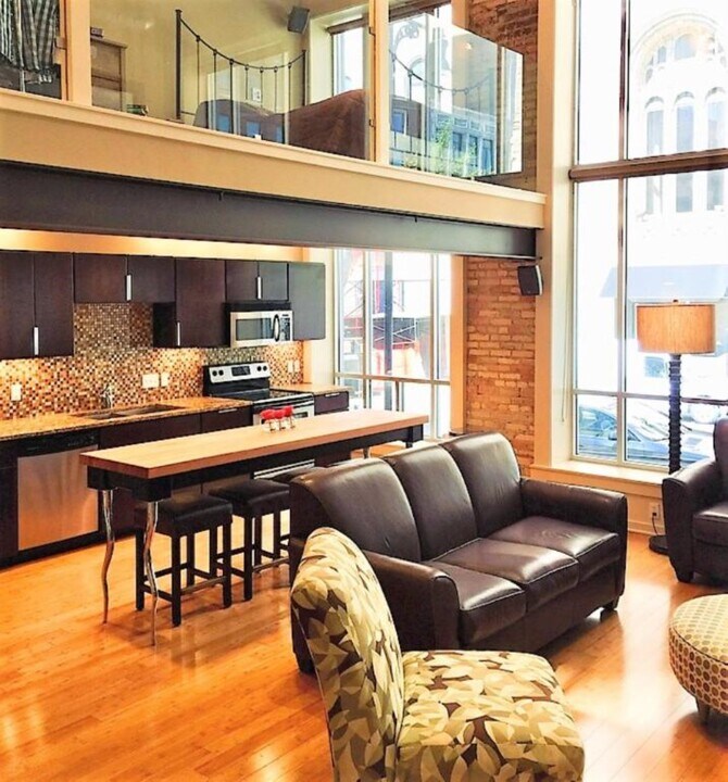 65 Monroe Center St NW in Grand Rapids, MI - Building Photo